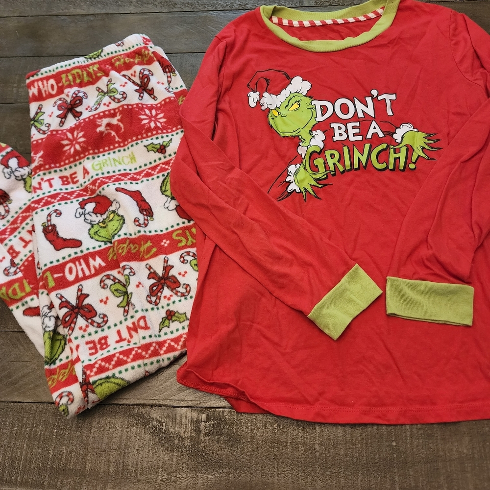 Grinch pajamas size M